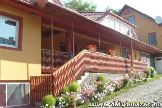 Gy�ngyike Vend�gh�z (1)