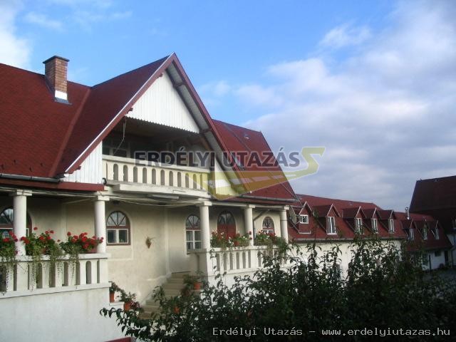 Khalmi - Szrvny - Hostel (2)