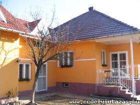 Manyi Vend�gh�z (1)