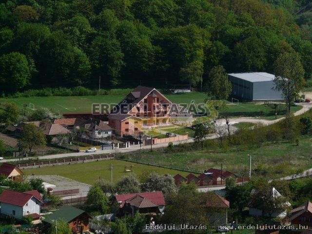 PENSIUNEA ROUA MUNTILOR * * * (3)