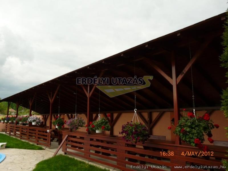 PENSIUNEA ROUA MUNTILOR * * * (12)