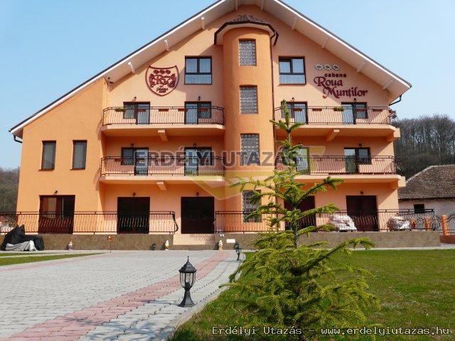 PENSIUNEA ROUA MUNTILOR * * * (2)