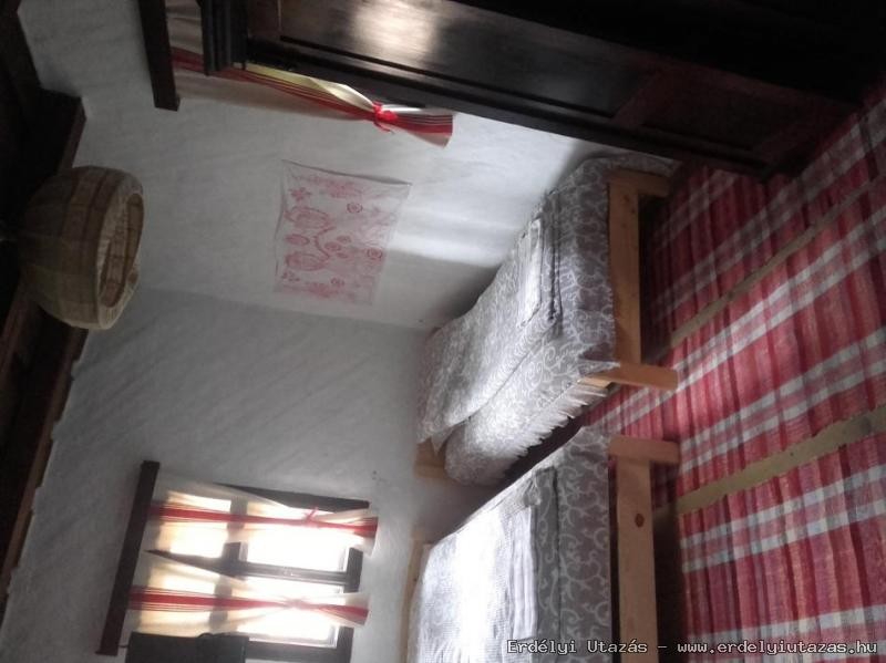 Ir�nke Vend�gh�z, Kulcsosh�z �s T�jh�z (9)
