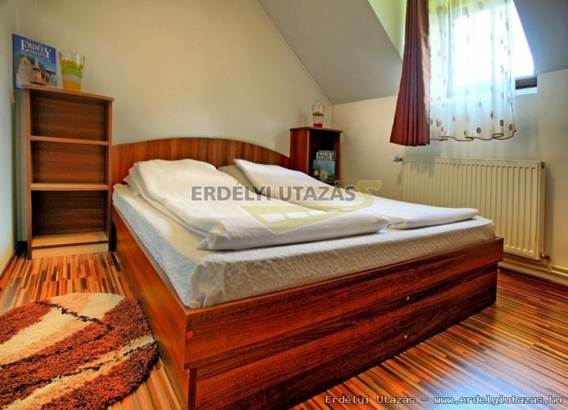 Edina Vend�gh�z (2)