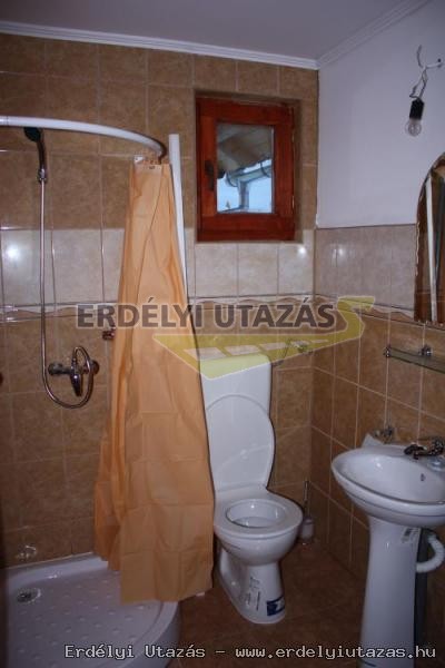 Kulcsosh�z f�rd�szob�ja
