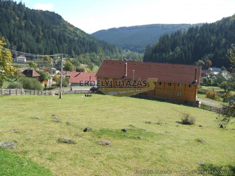 Kil�t�s az als� (emeleti) teraszr�l