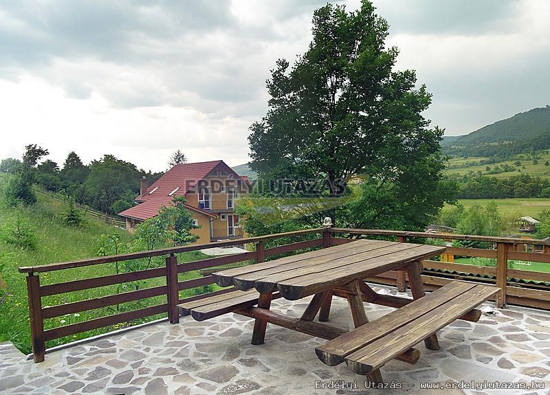 Borpince terasz