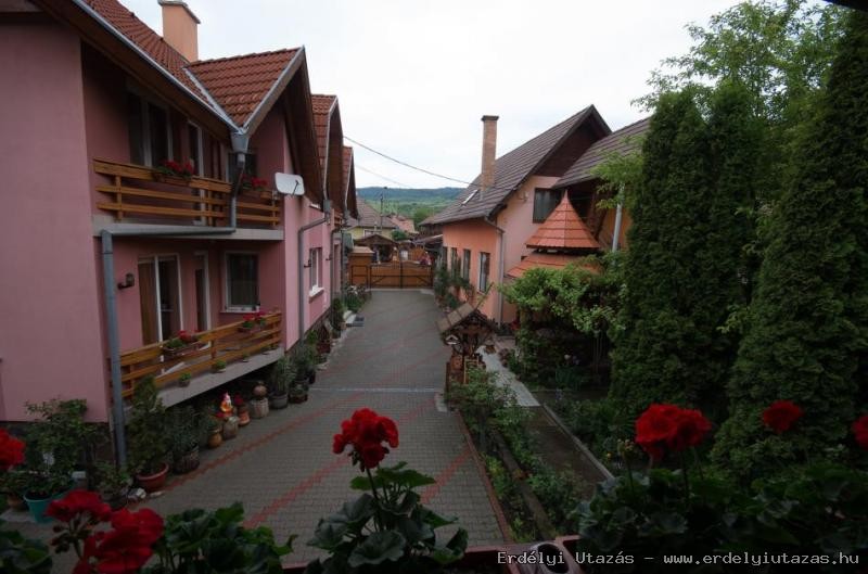 Sziklakert Gasthaus (89)