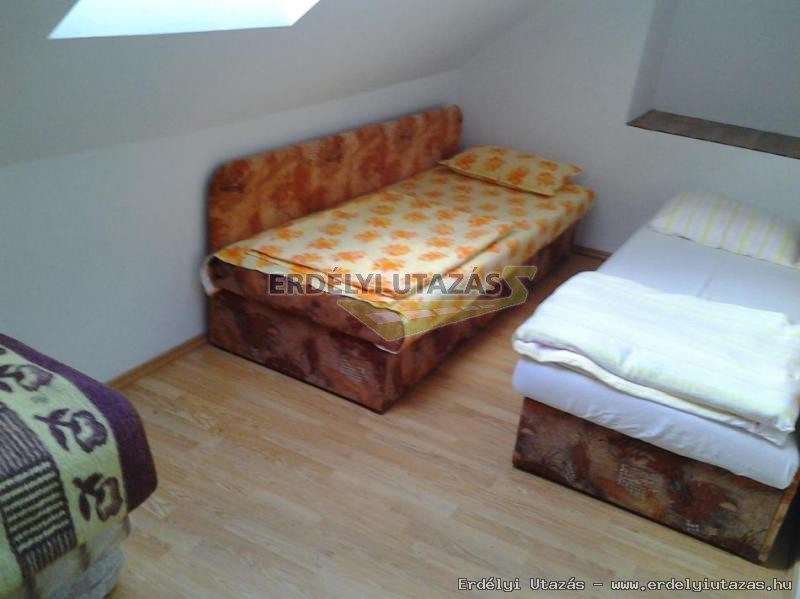 2.sz�ll�shely, szoba+f�rd�