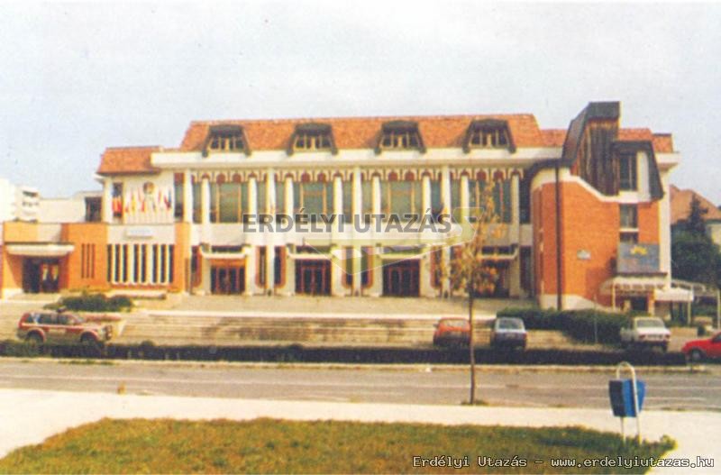 Hotel Tineret - Ifjsgi Szll| Casa de culturã  M. Eminescu (1)