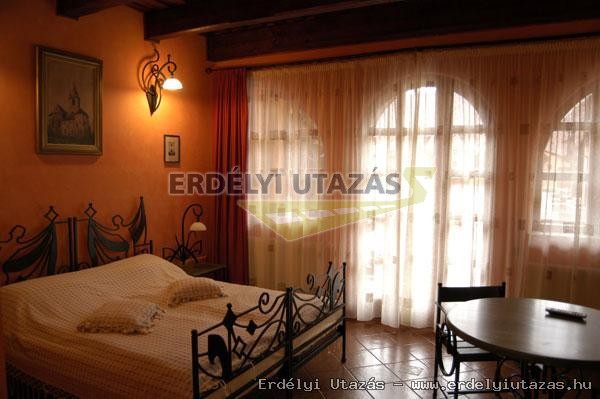 History pension and restaurant (22)