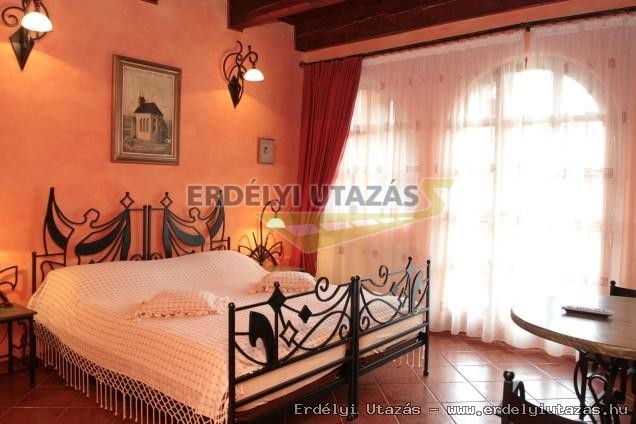History pension and restaurant (6)