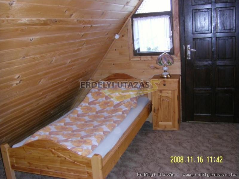 Lak� Kulcsosh�z (8)