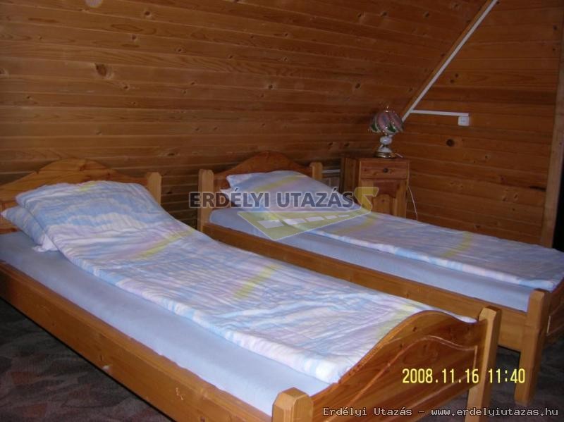 Lak� Kulcsosh�z (6)