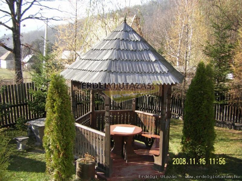 Lak� Kulcsosh�z (12)