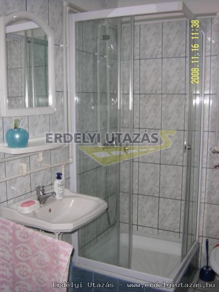 Lak� Kulcsosh�z (13)