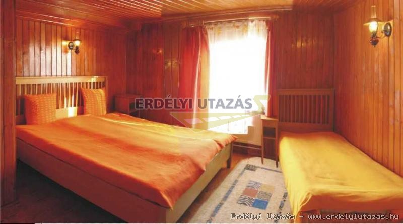 Em�ke Kulcsosh�z (3)